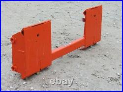 Kubota Tractor LA524 and LA525 Loader to Skid Steer Quick Attach Adapter 835160